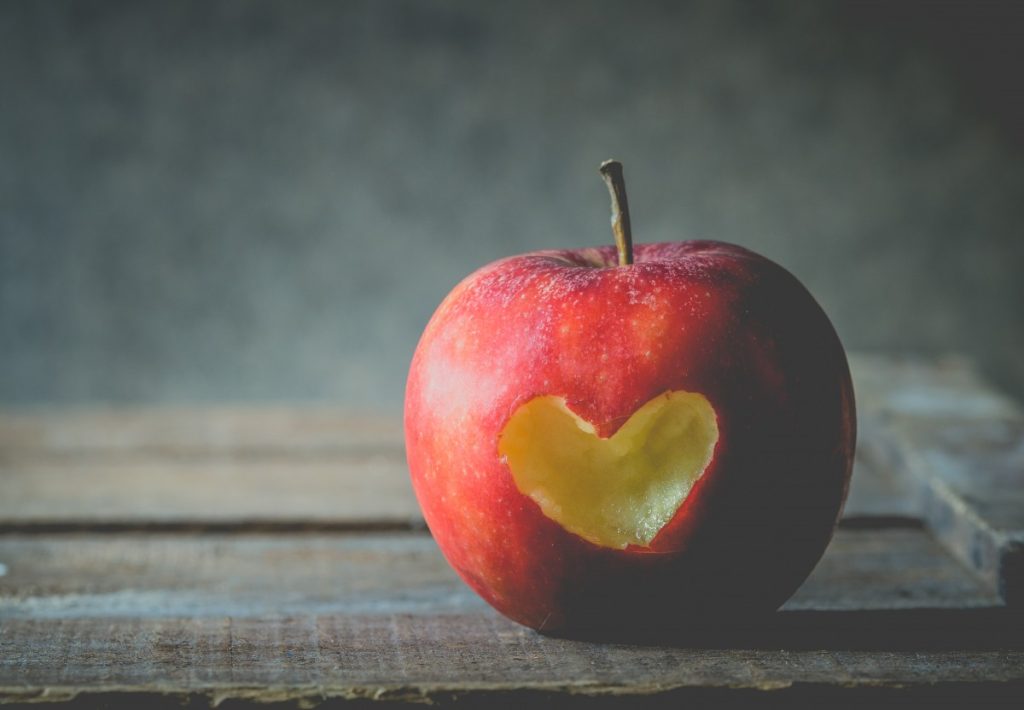 9 Benefits of Regular Apple Consumption